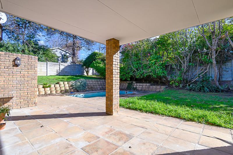 4 Bedroom Property for Sale in Wynberg Upper Western Cape